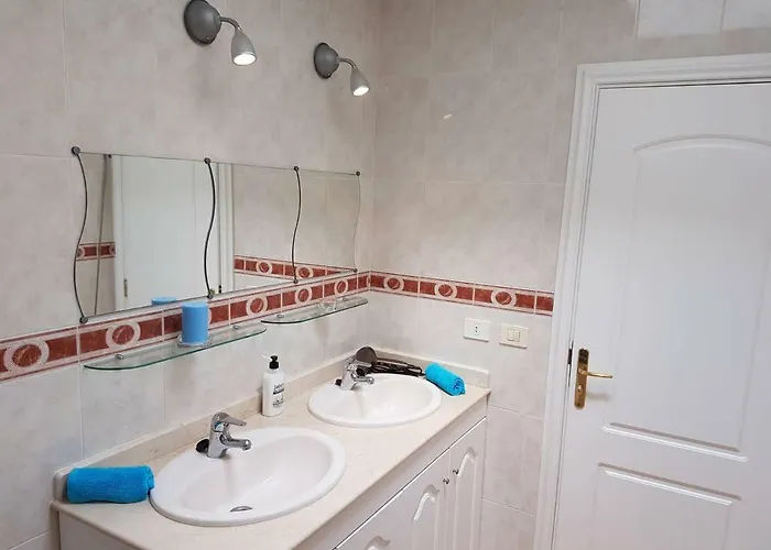 Roque Del Conde With Fantastic Sea View, Terrace, Pool, Wifi, Sat-tv, Garage Ferienhaus Costa Adeje (Tenerife)